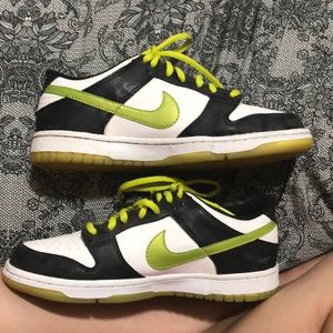 COPY - COPY - COPY - Glow in the dark NIKE GHOST 👻 DUNKS size 6y
